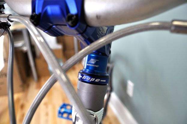 Hope Headset & Braided Hope Brake Line