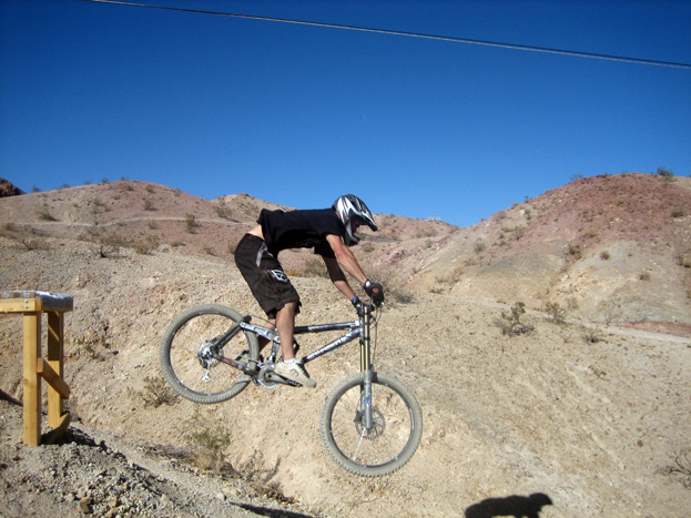 interbike_dirt_jumps_01