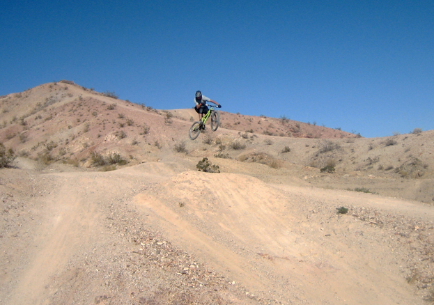 interbike_dirt_jumps_04