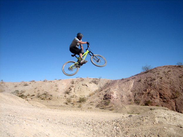 interbike_dirt_jumps_06