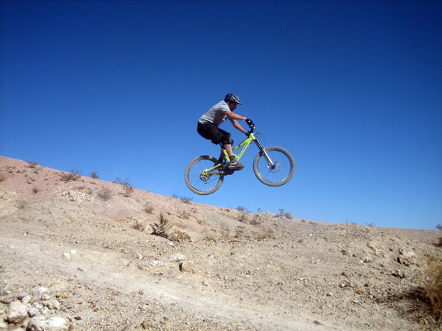 interbike_dirt_jumps_08