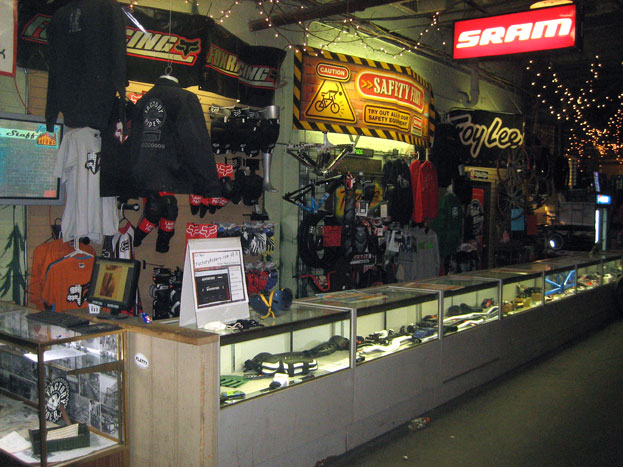 rays_indoor_MTB_front_counter2