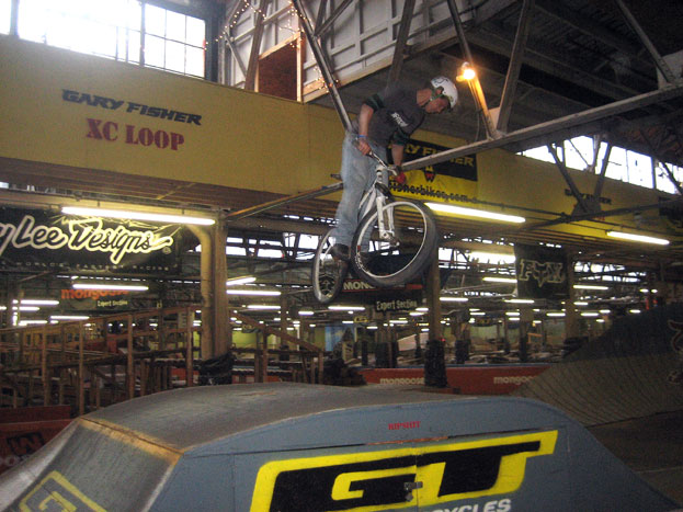 rays_indoor_MTB_jump_area3