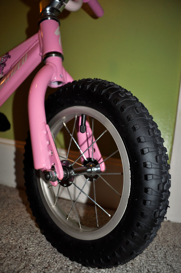 specialized_hotrock_12_inch_tire